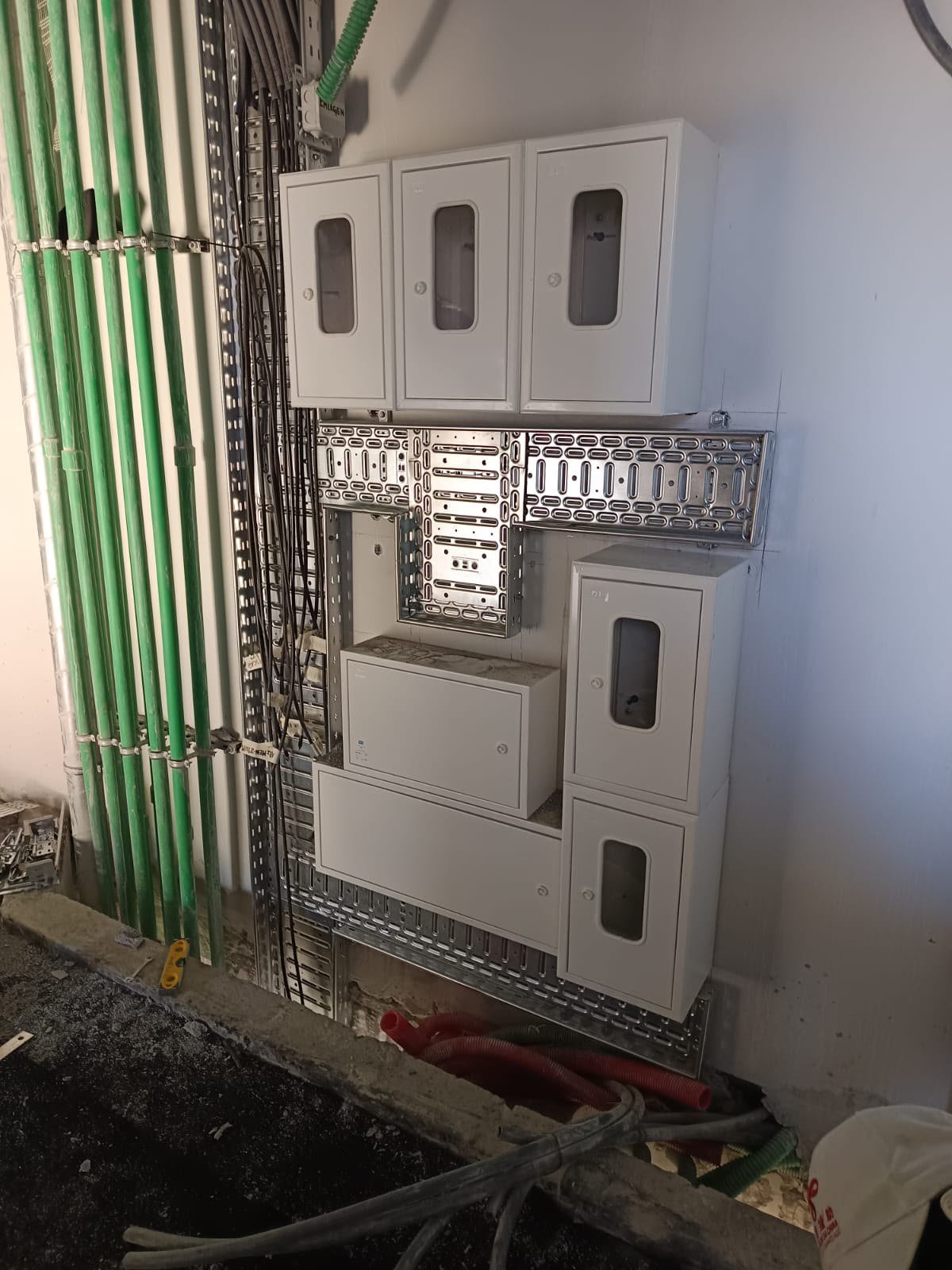 Distribution & Cable Management